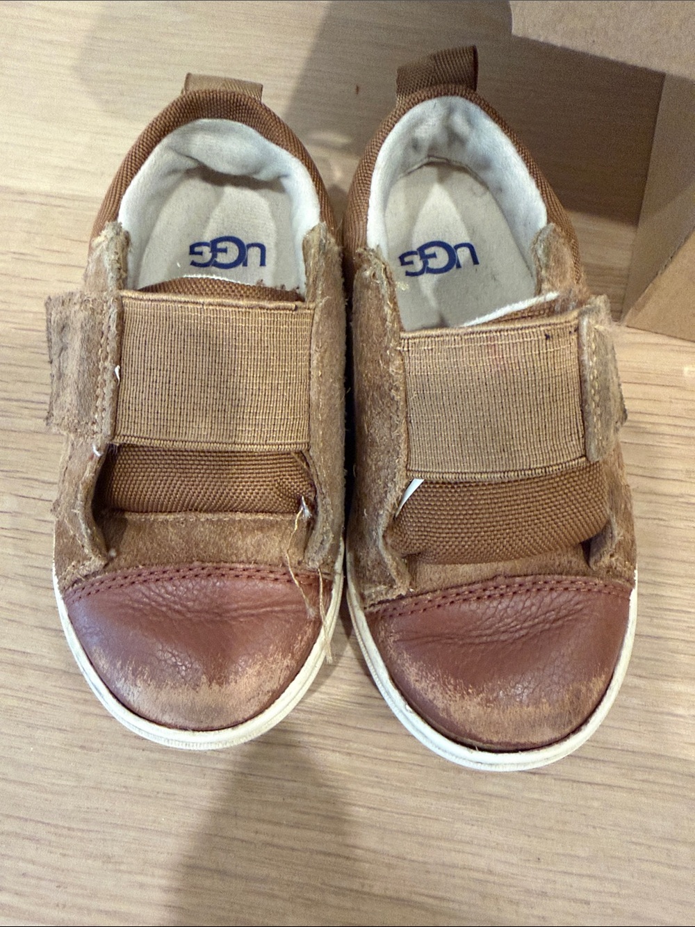 UGG Kids Brown and Tan Slip-On Leather Shoes Rennon Low size 8